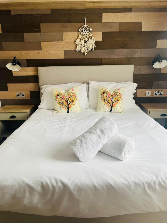 Lucky Lodge With Hot Tub Йорк Экстерьер фото