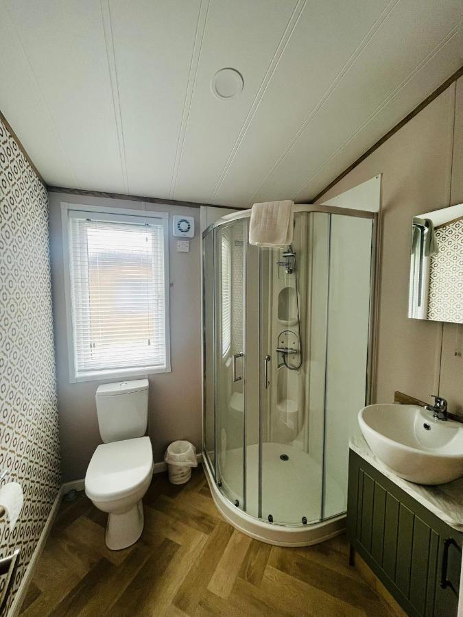 Lucky Lodge With Hot Tub Йорк Экстерьер фото