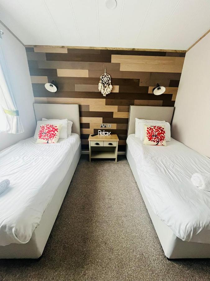 Lucky Lodge With Hot Tub Йорк Экстерьер фото